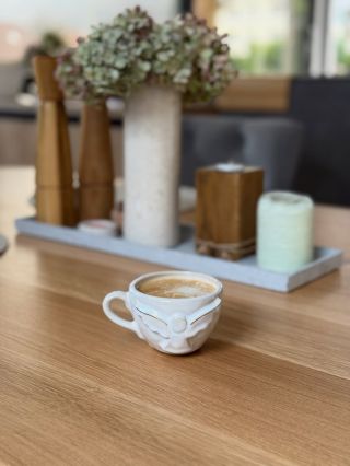 Krásnu nedeľu prajem všetkým, ktorí si dnes doprajú chvíľku pre seba ☕🕊️ Každý dúšok prináša pokoj, aký máme radi práve...